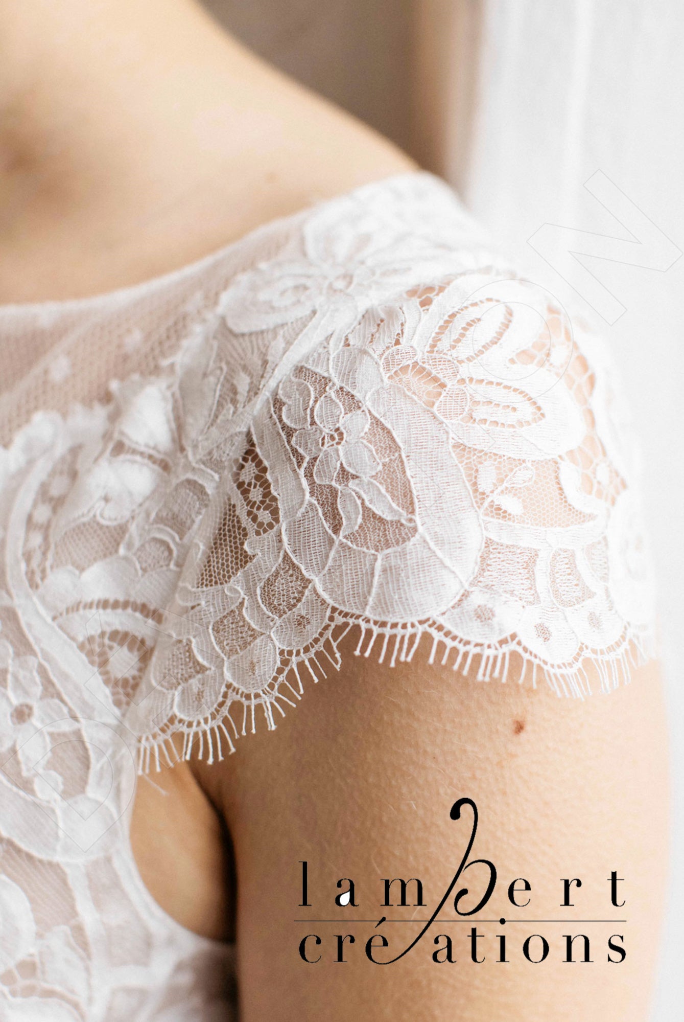 Odyssée A-line Boat/Bateau Ivory Wedding dress