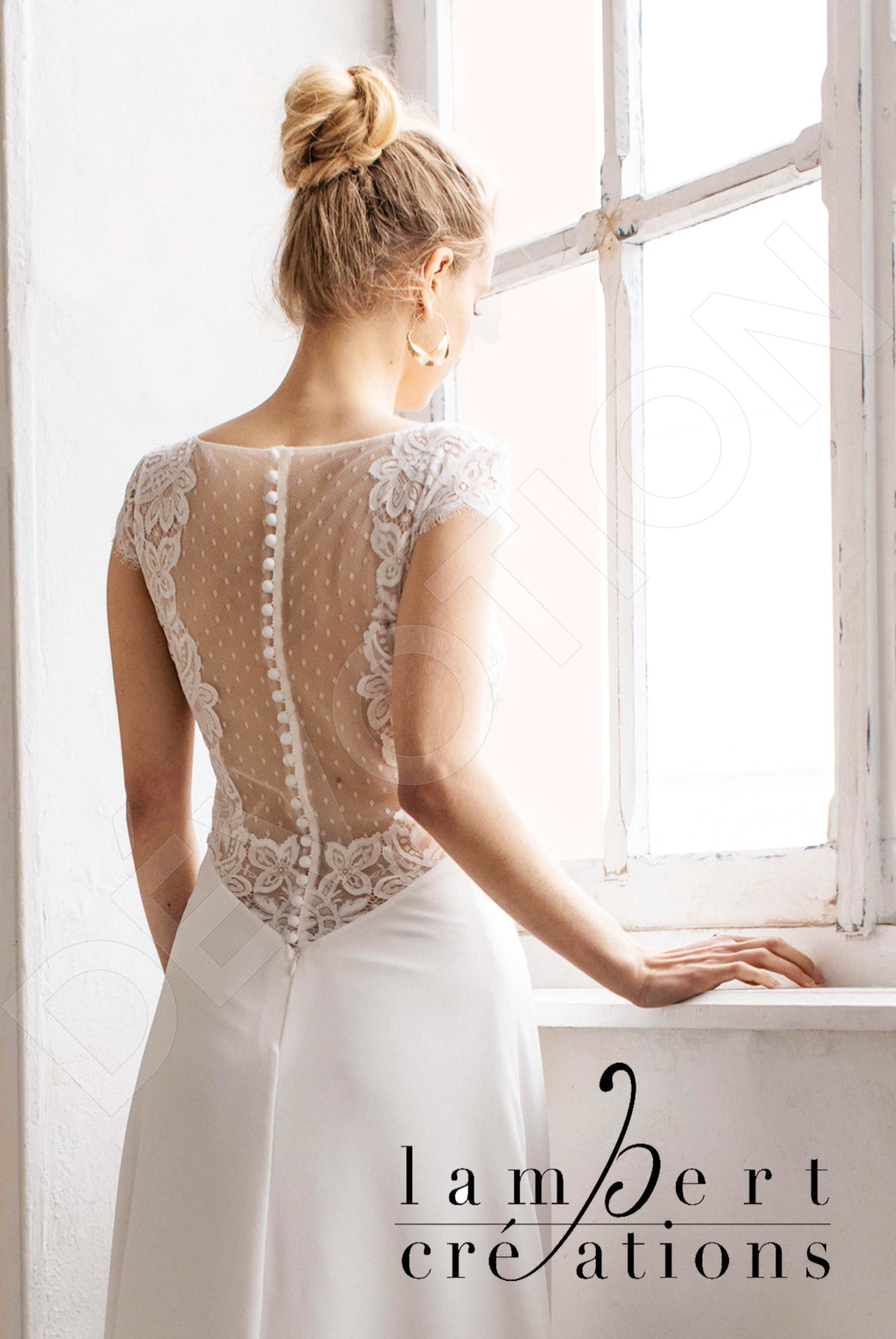 Odyssée A-line Boat/Bateau Ivory Wedding dress