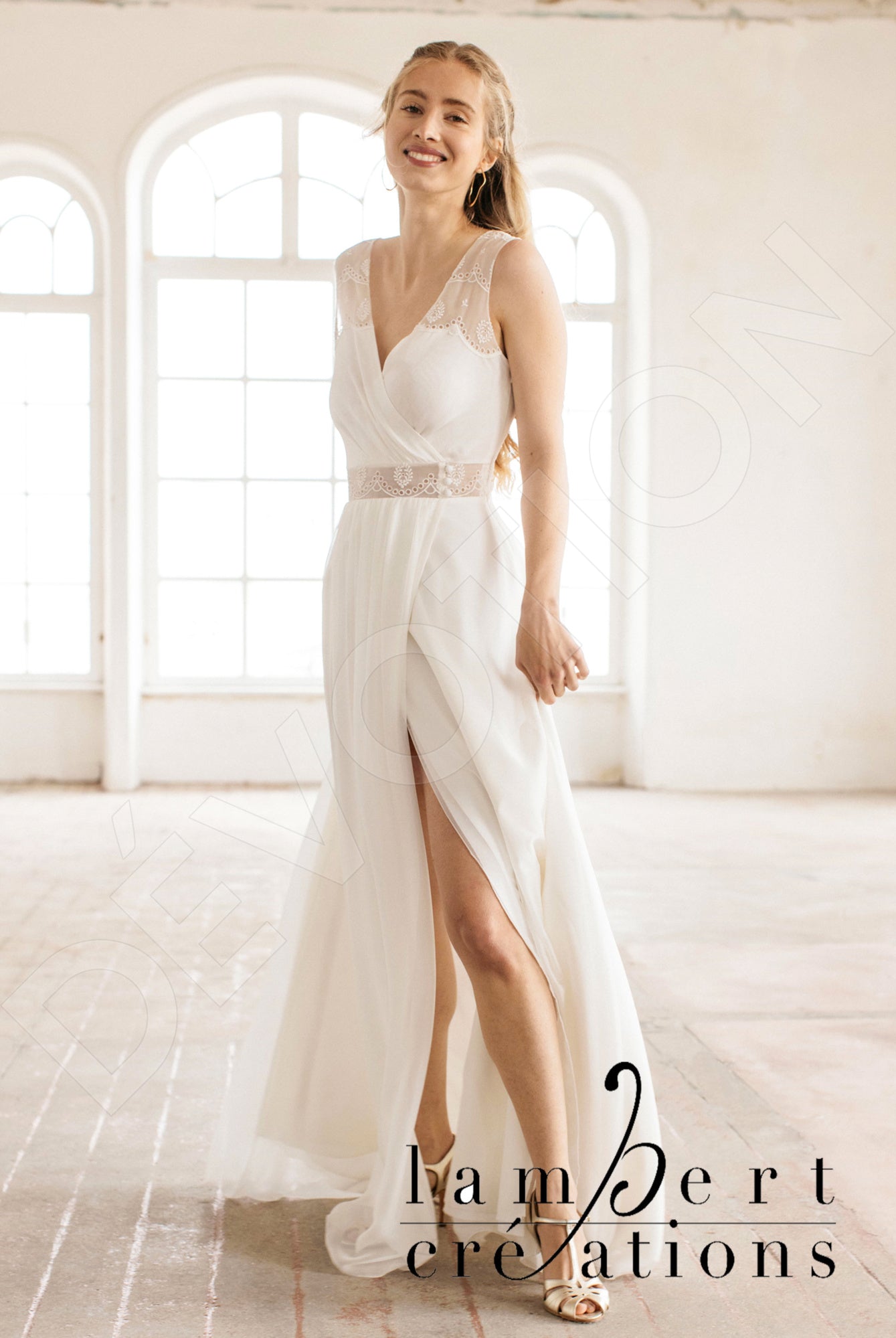 Oural A-line V-neck Ivory Wedding dress