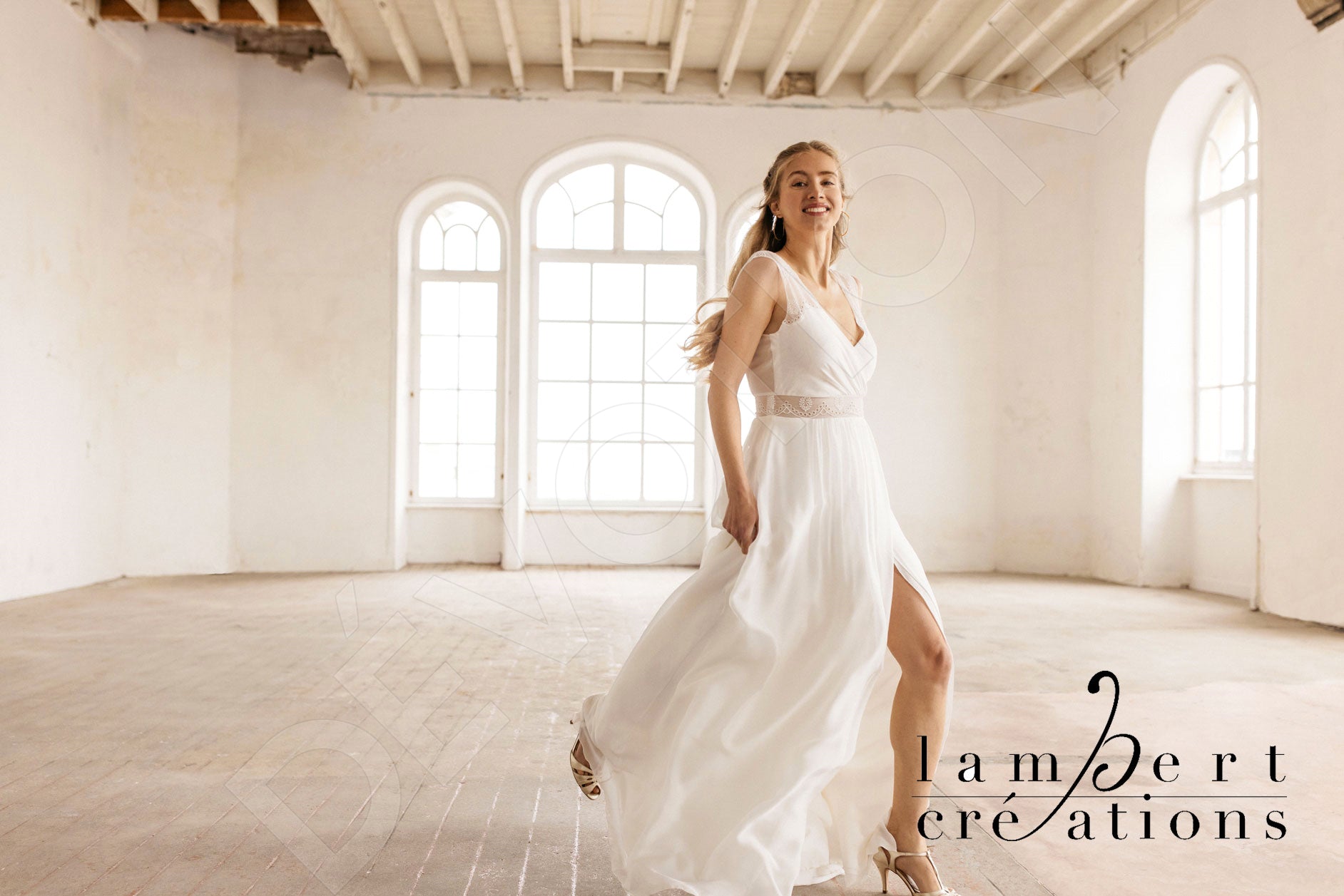 Oural A-line V-neck Ivory Wedding dress