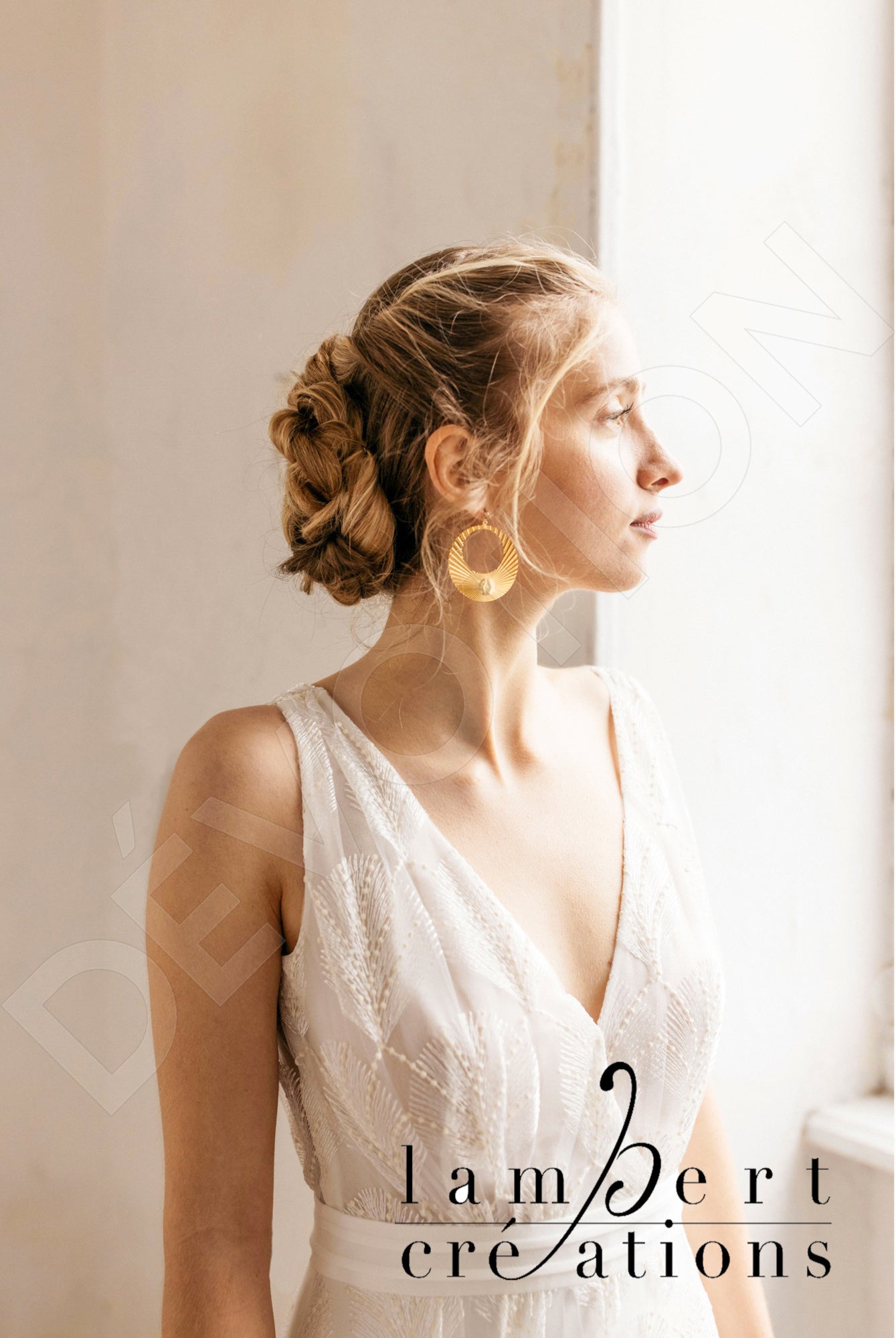 Plume Open back A-line Sleeveless Wedding Dress 2