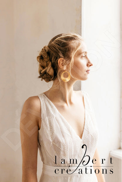Plume Open back A-line Sleeveless Wedding Dress 2