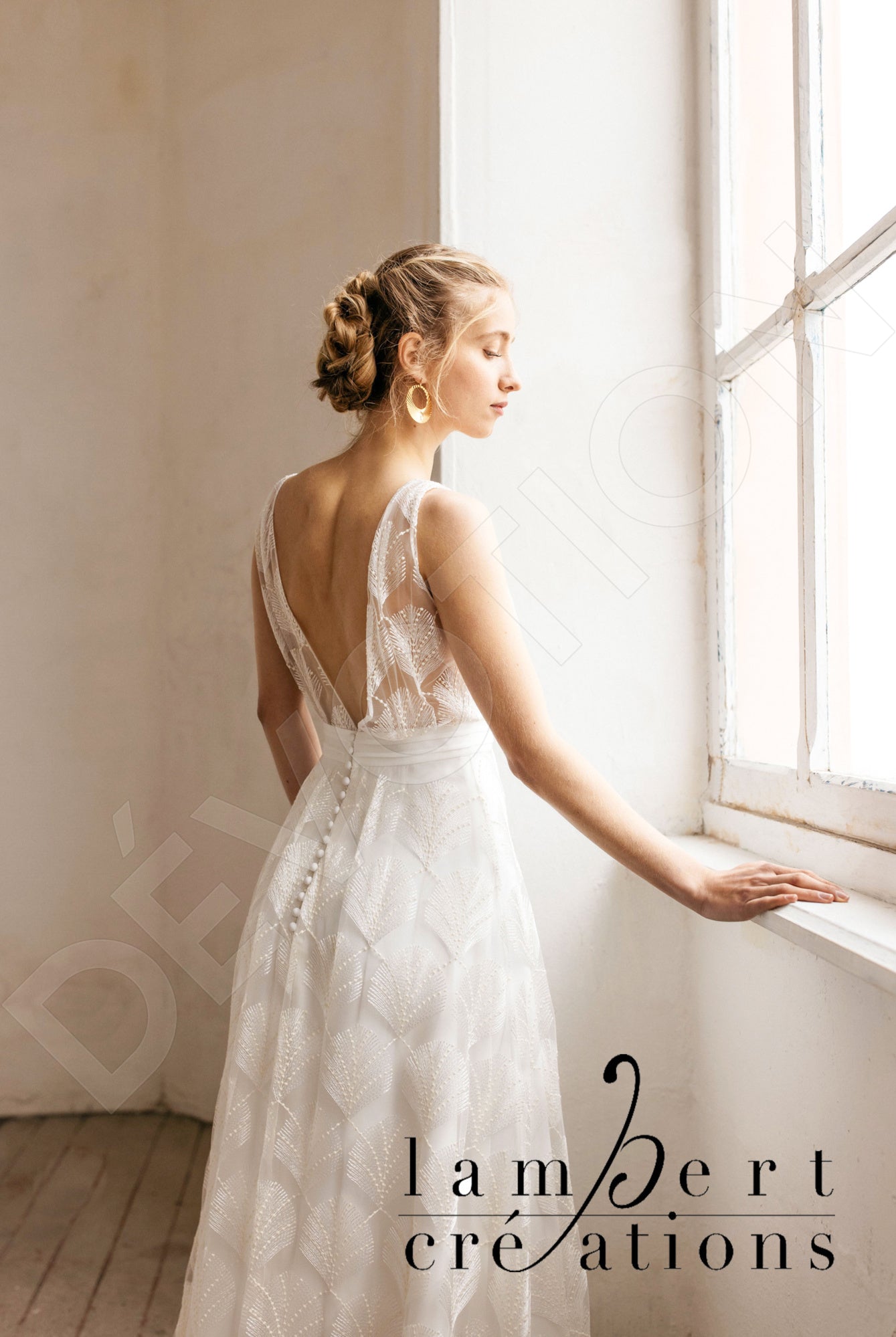 Plume A-line V-neck Ivory Wedding dress