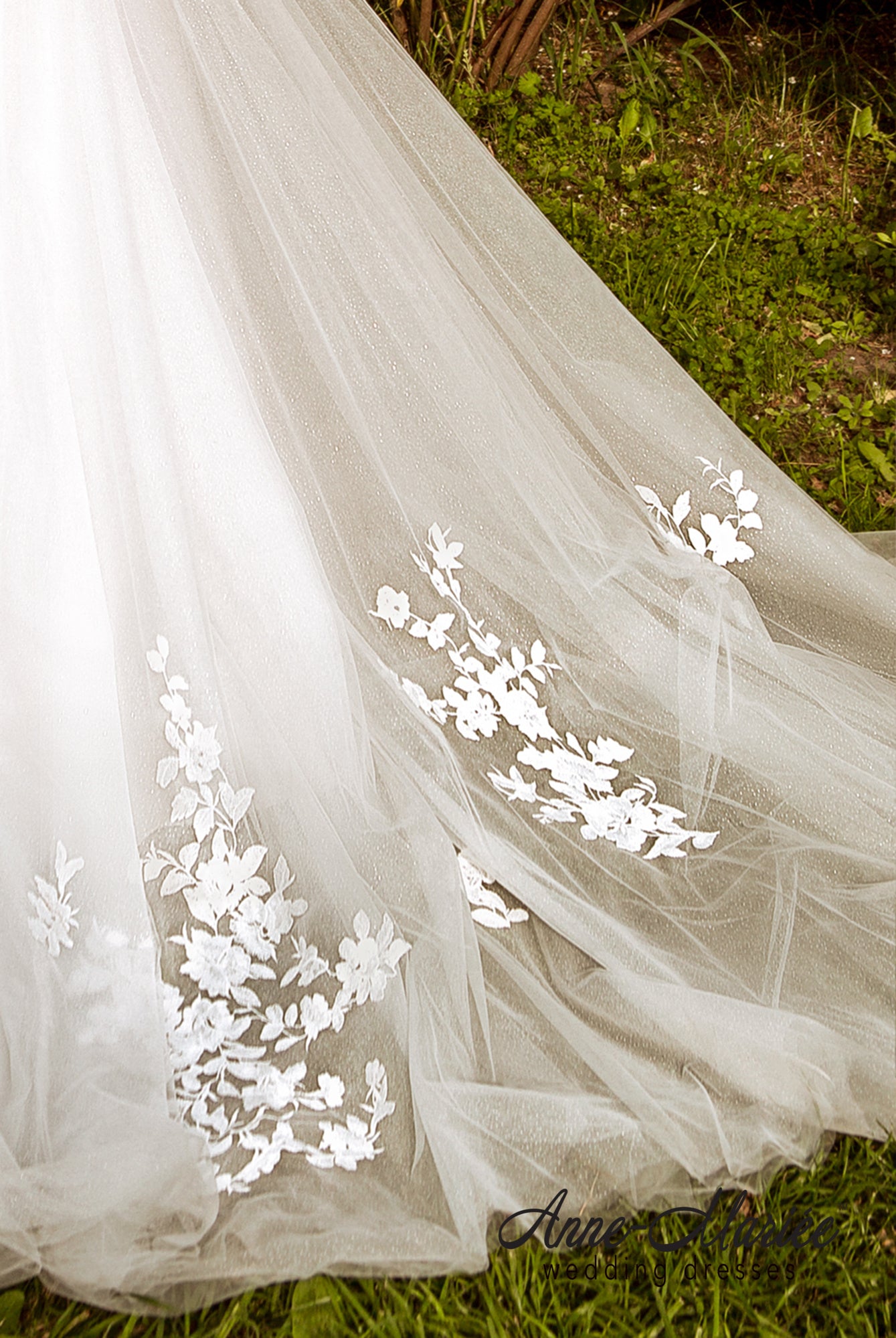 Irmana A-line Deep V-neck Ivory Wedding dress