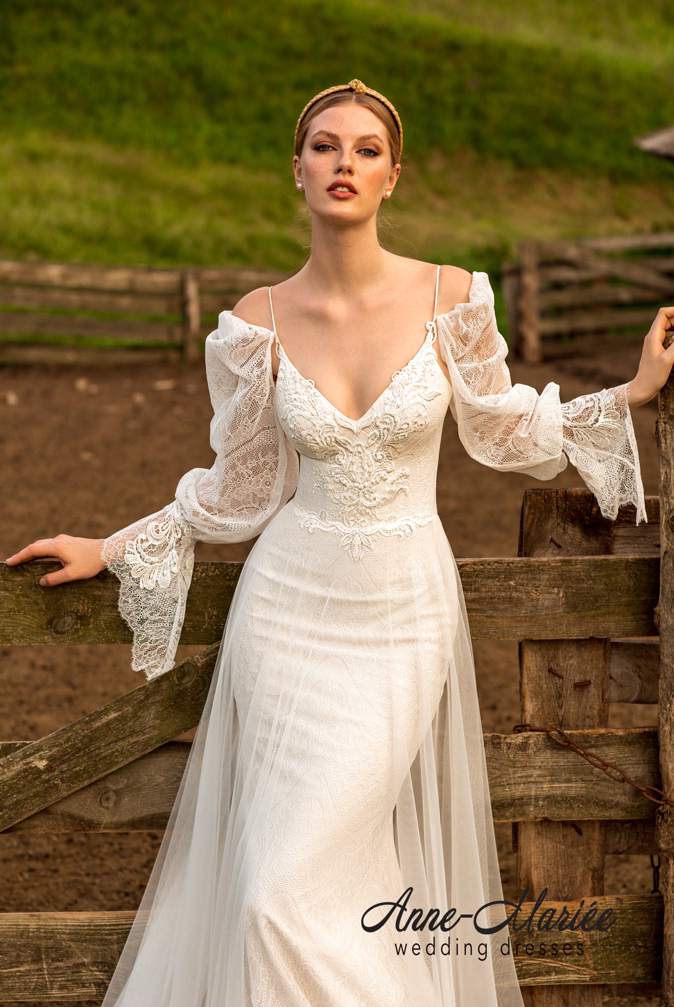 Tudal Trumpet/Mermaid V-neck Ivory Wedding dress