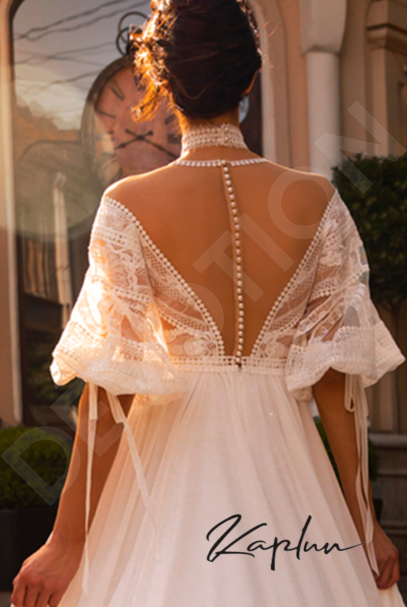 Kvida A-line High neck OffWhite Wedding dress