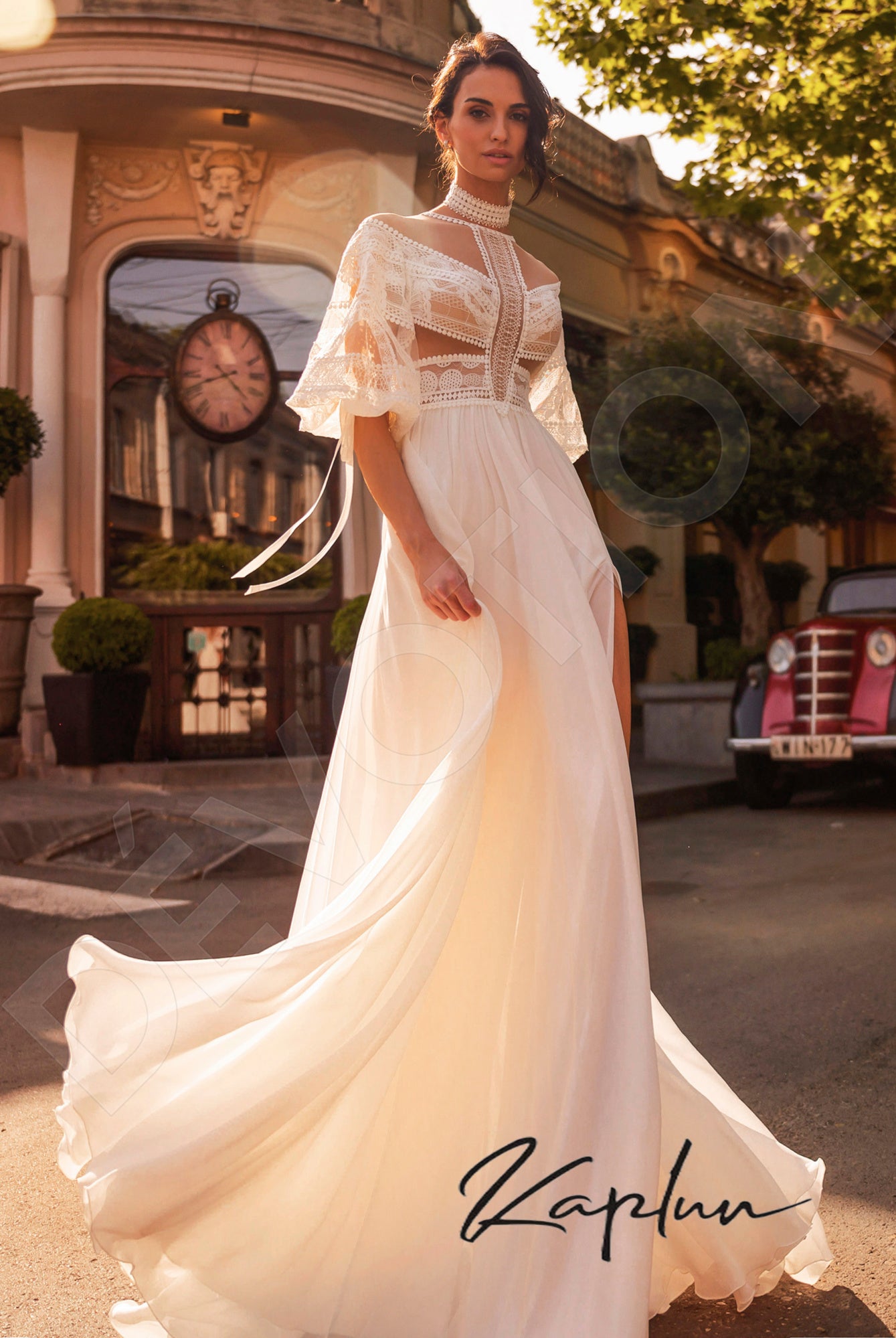 Kvida A-line High neck OffWhite Wedding dress