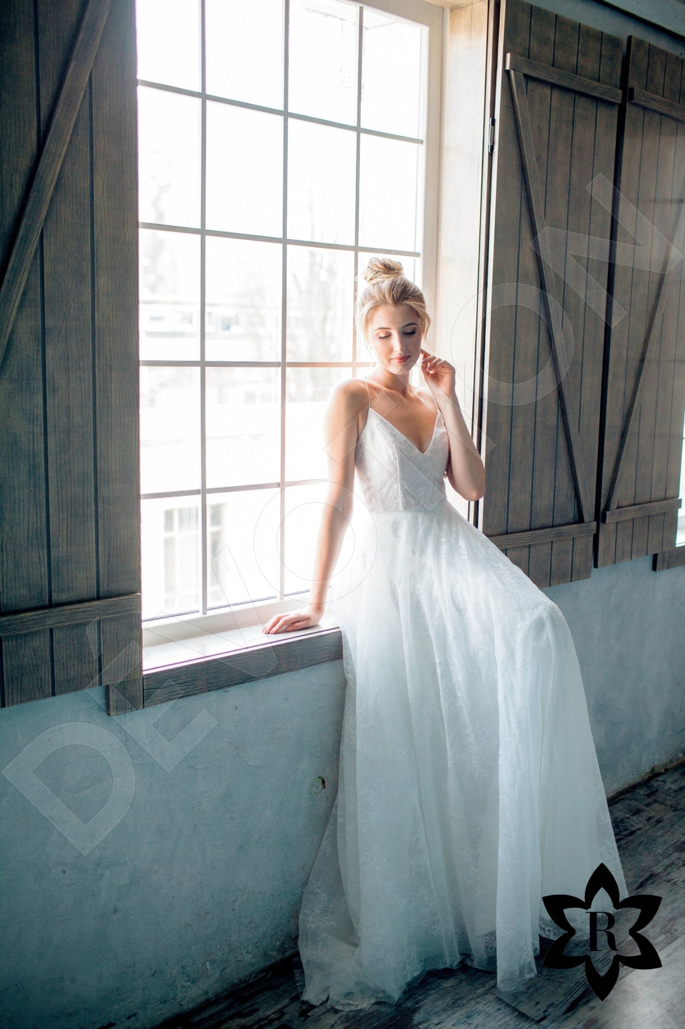 Camiela A-line V-neck Milk Wedding dress