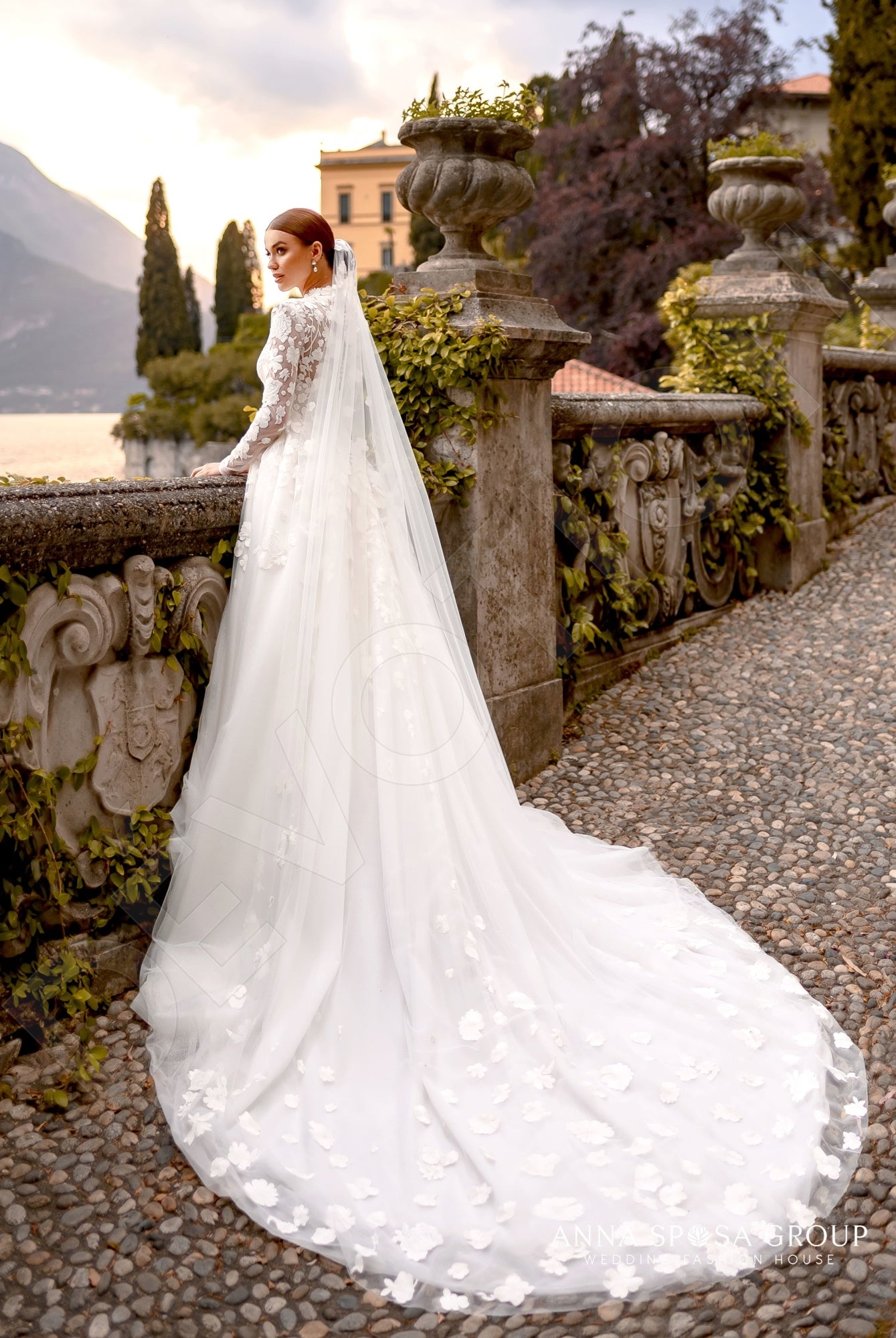 Arwen A-line High neck Milk Wedding dress