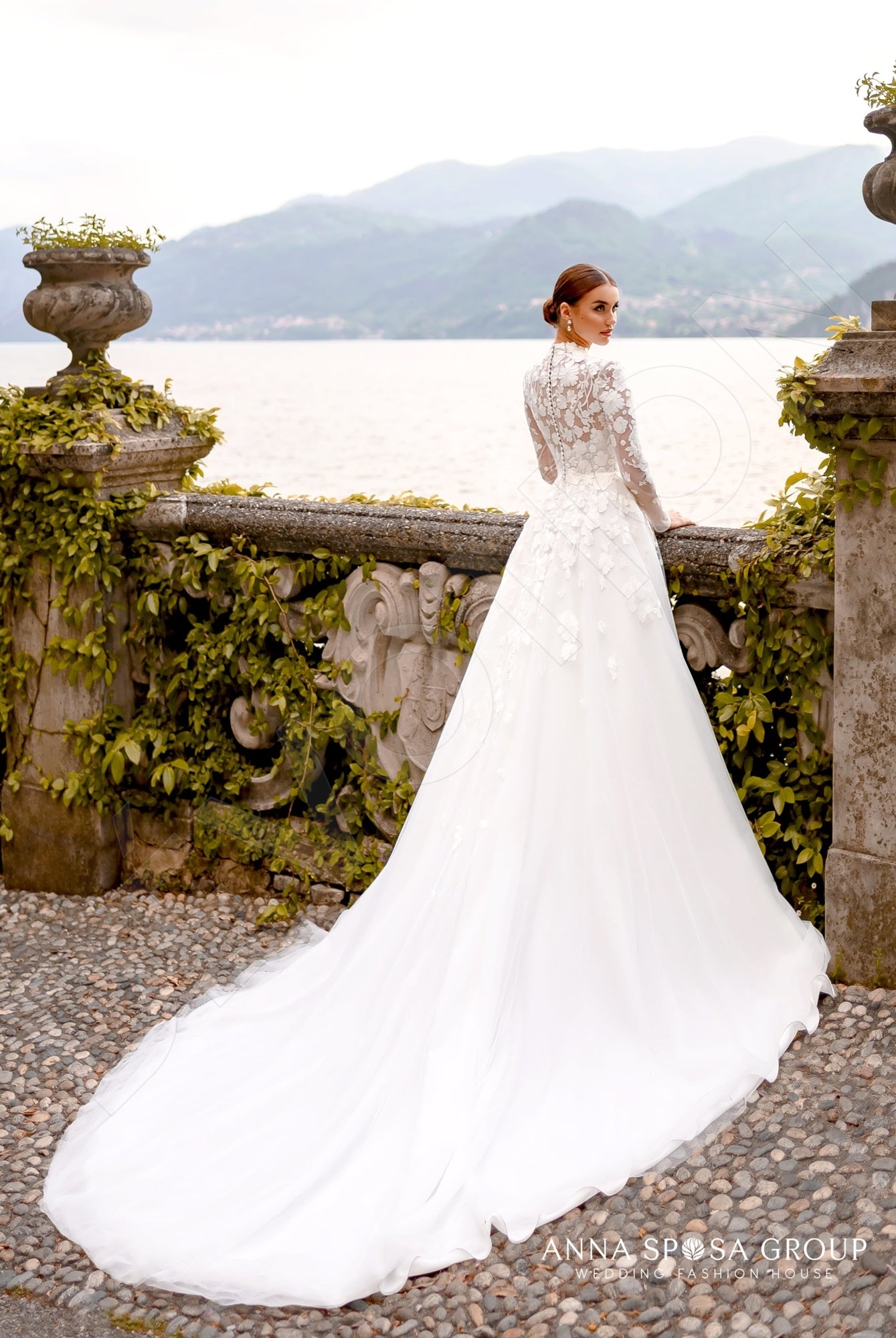 Arwen A-line High neck Milk Wedding dress