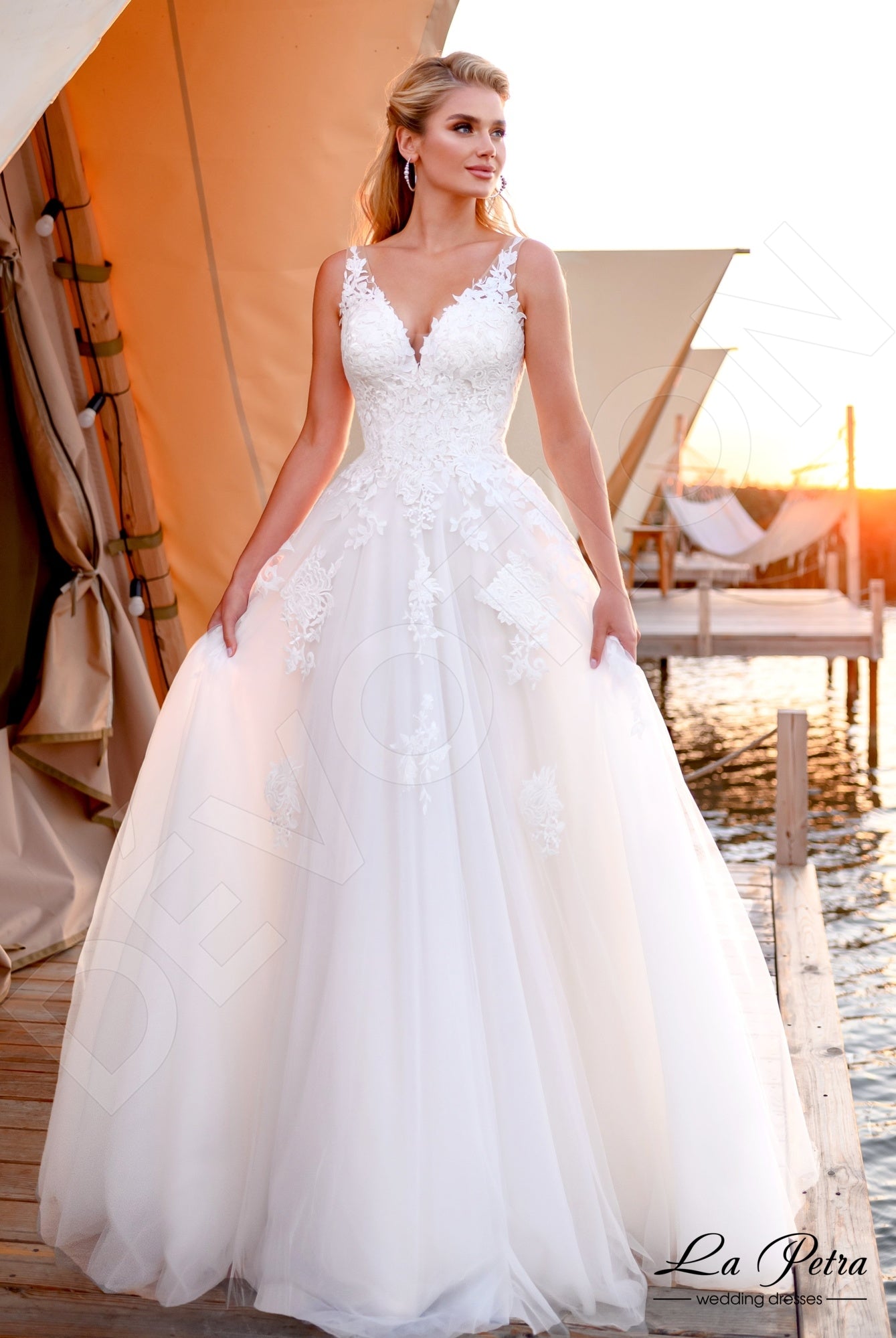 Kalei A-line V-neck Milk/Powder Wedding dress