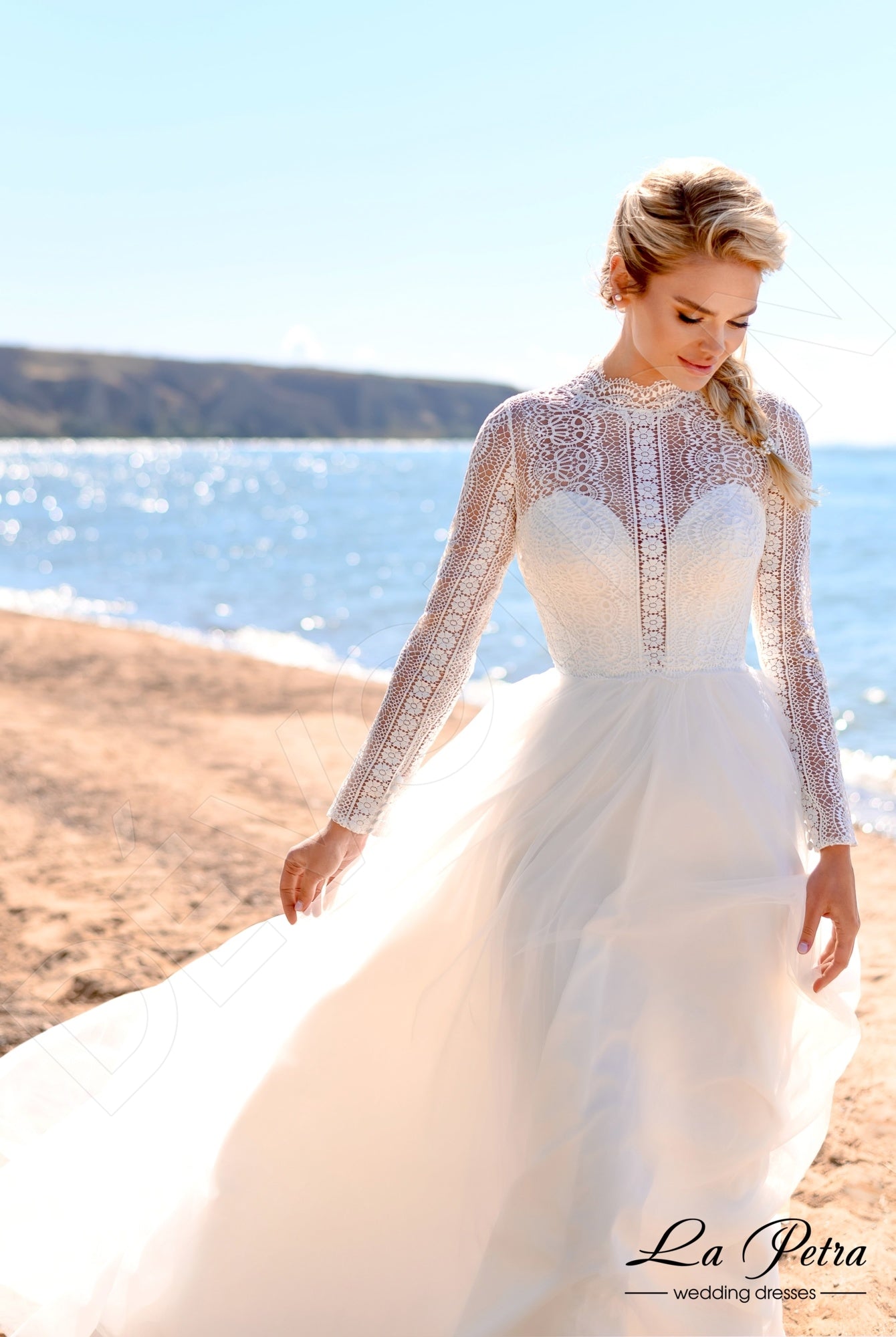 Lorelei A-line High neck Milk Wedding dress