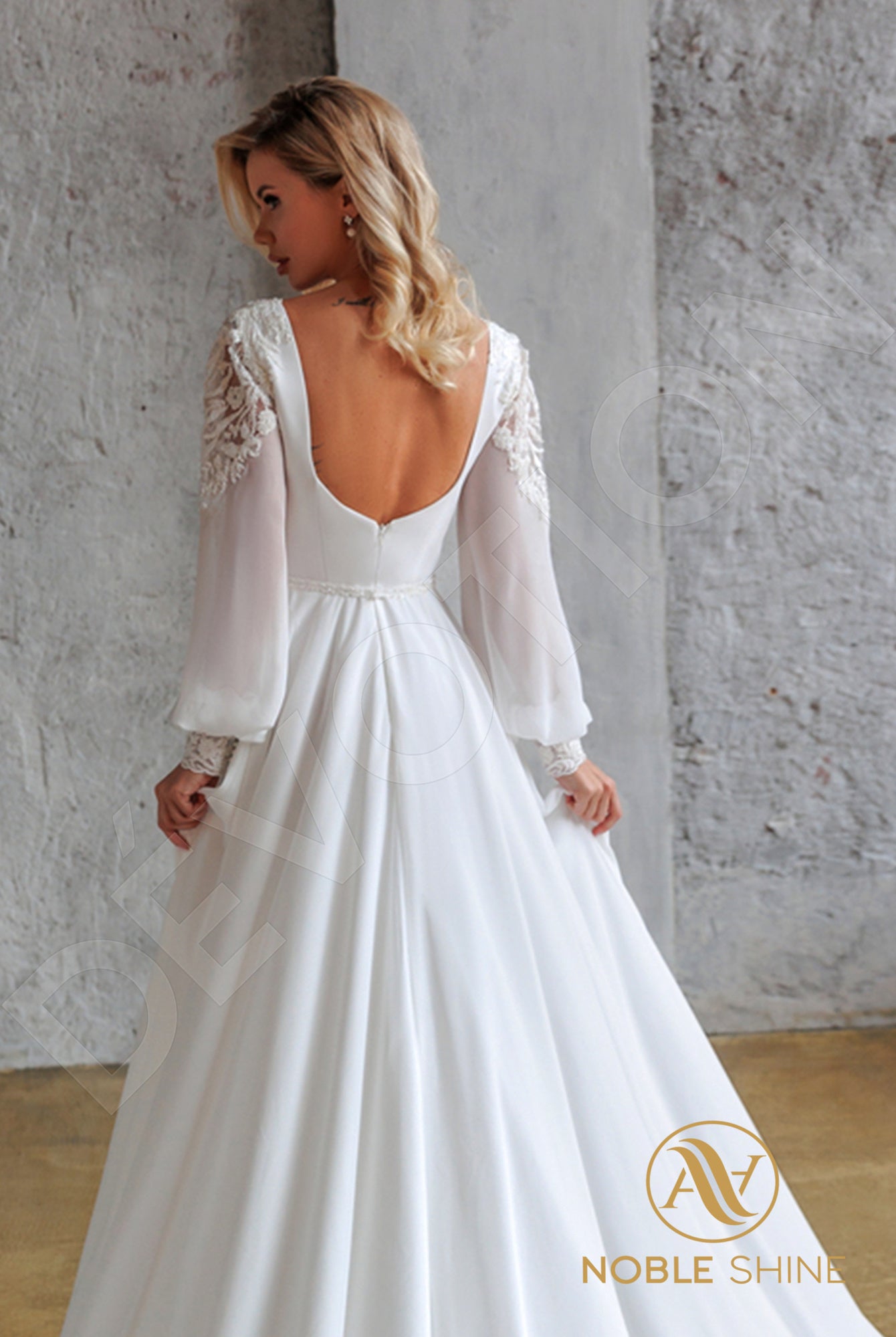 Dakey A-line Deep V-neck Milk Wedding dress
