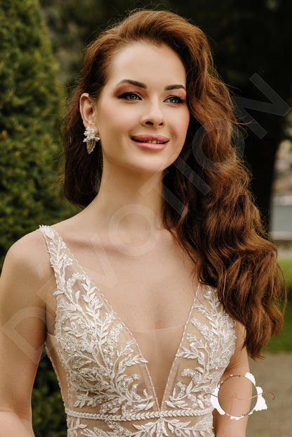 Bray A-line Deep V-neck Milk Wedding dress