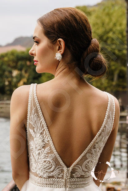 Gomleyt A-line Deep V-neck Milk Wedding dress