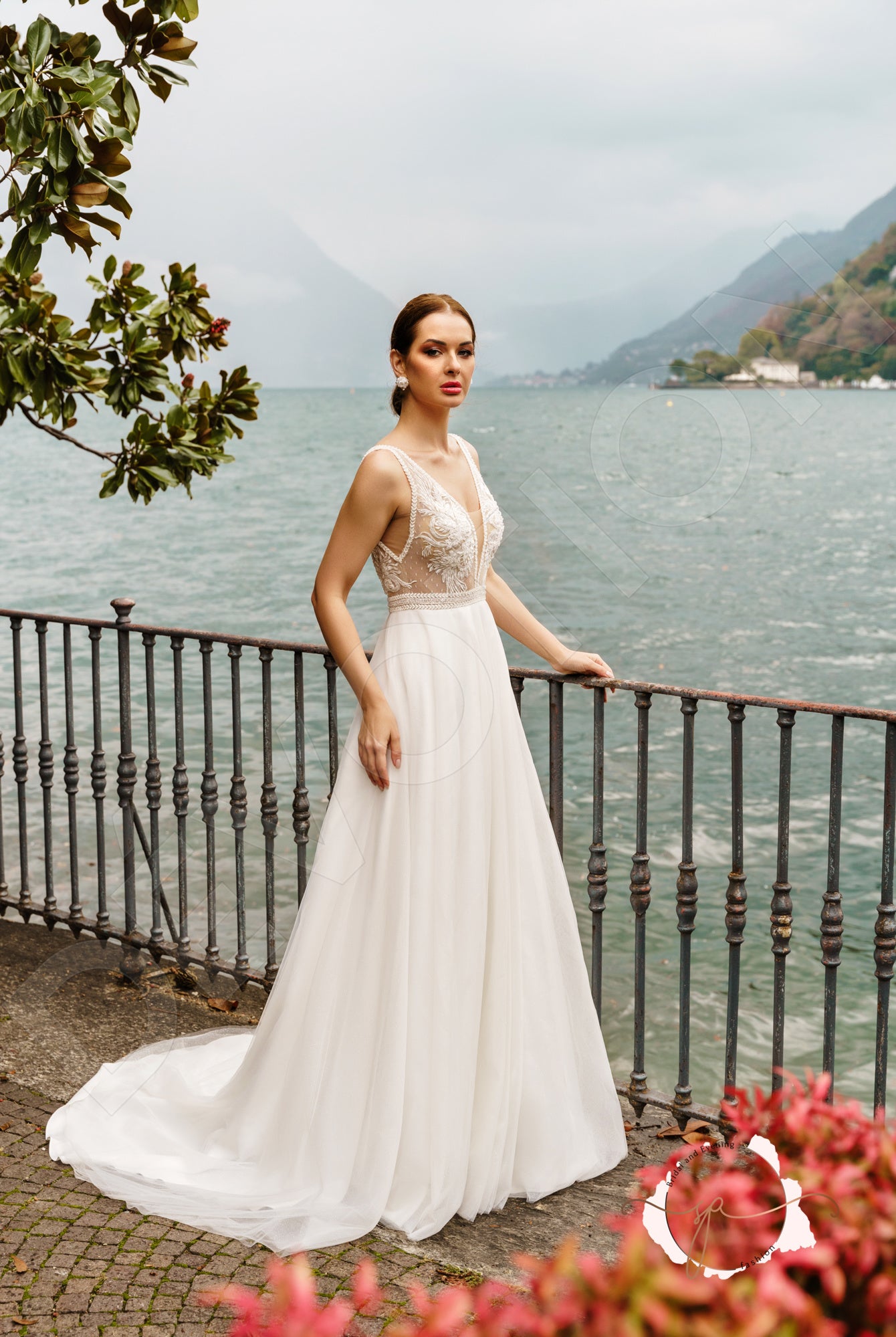 Gomleyt A-line Deep V-neck Milk Wedding dress