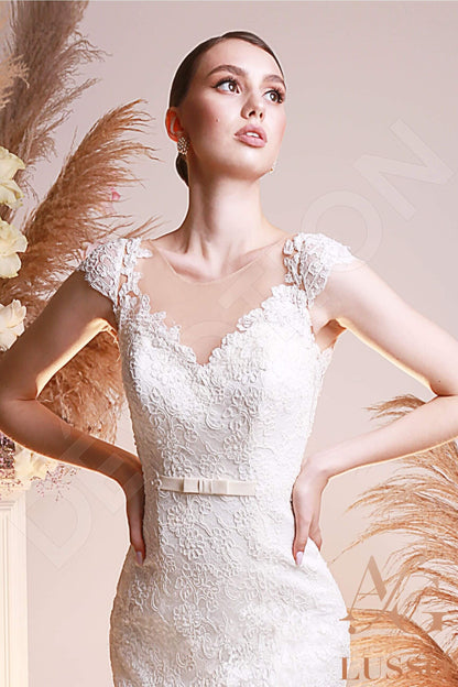 Dolinna Illusion back Trumpet/Mermaid Short/ Cap sleeve Wedding Dress 2